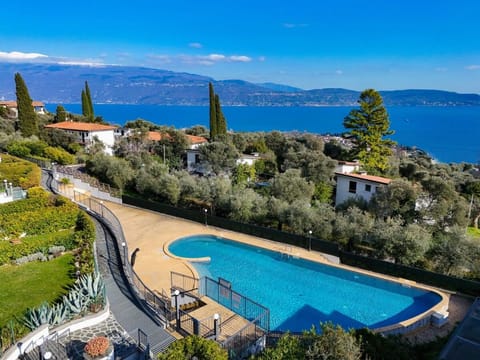 Lake view, Pool view