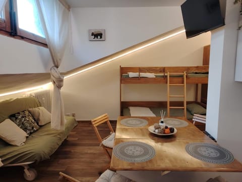 Bed, TV and multimedia, Living room, Photo of the whole room, Seating area, Dining area