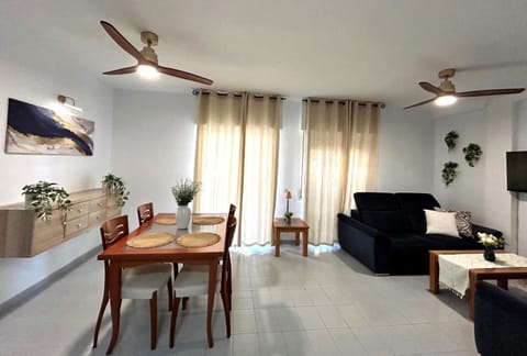 TV and multimedia, Living room, Seating area, Dining area