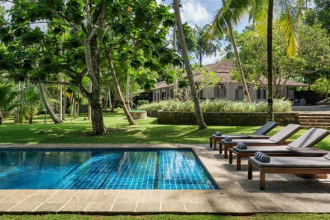 Swimming pool, sunbed