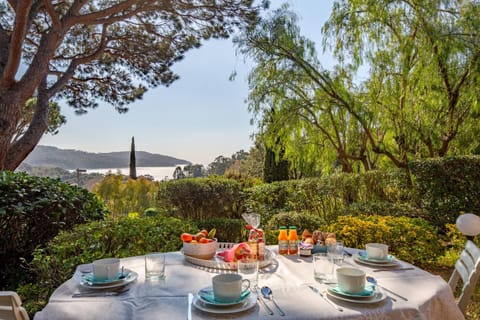 Day, Natural landscape, Dining area