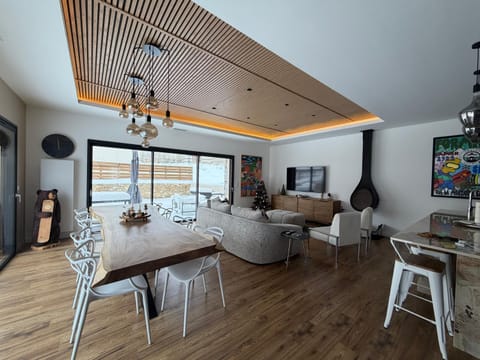 TV and multimedia, Living room, Dining area