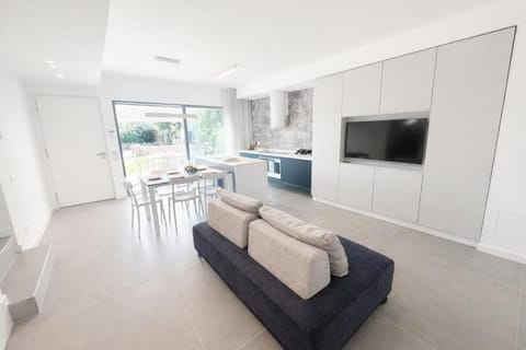 TV and multimedia, Kitchen or kitchenette, Living room, Dining area