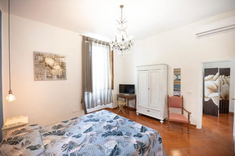 Bed, TV and multimedia, Bedroom, wardrobe, air conditioner