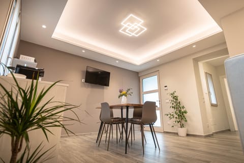 TV and multimedia, Kitchen or kitchenette, Living room, Dining area