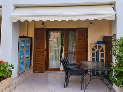 Property building, Balcony/Terrace, Dining area