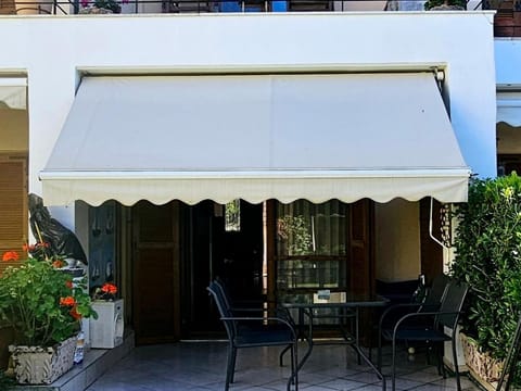 Property building, Balcony/Terrace, Dining area