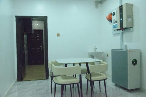 Kitchen or kitchenette, Living room, Seating area, Dining area, minibar, oven, air conditioner