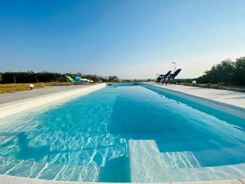 Pool view, Swimming pool, sunbed