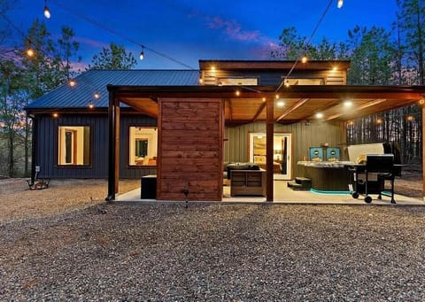 Stayhocha Creek Cabin, Playlet, Bubbling Hot tub Cabin in Broken Bow