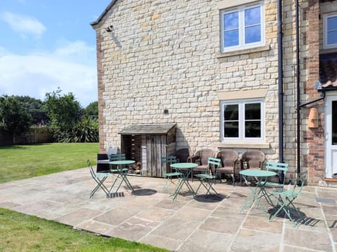 Property building, Patio, Garden, Dining area, Garden view