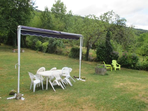 Vue exceptionnelle sur le lac Chalet in Haute-Savoie