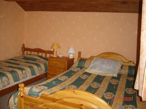 Vue exceptionnelle sur le lac Chalet in Haute-Savoie