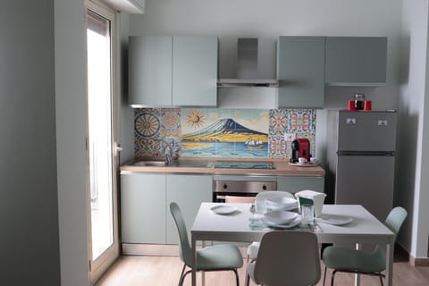 Kitchen or kitchenette, Dining area, oven, stove