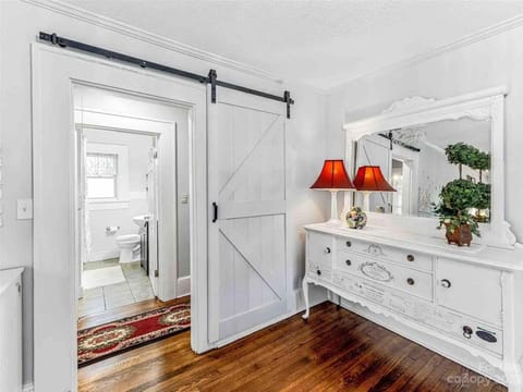 Cheerful Cottage Retreat with Quick Downtown Access Country House in Woodfin