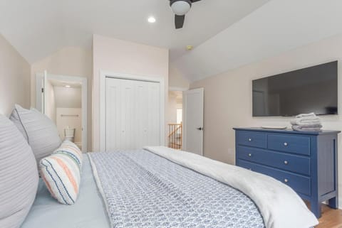 Brand New Modern House - Walk to Main Street House in Travelers Rest