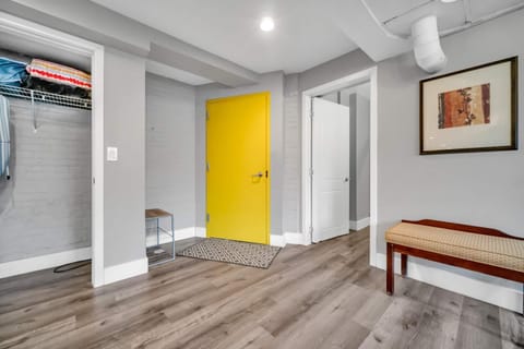 Cle Suites 3BR 2BA 5 min Walk to Cle Clinic Unit 1 Apartment in Cleveland Heights