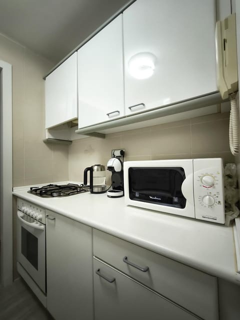 Coffee/tea facilities, stove