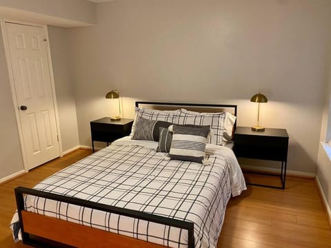 MidCentury Modern Longterm, Med Center Pool WD House in Houston