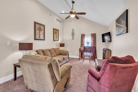 The Cozy Nest Near Wilder Park home House in Louisville