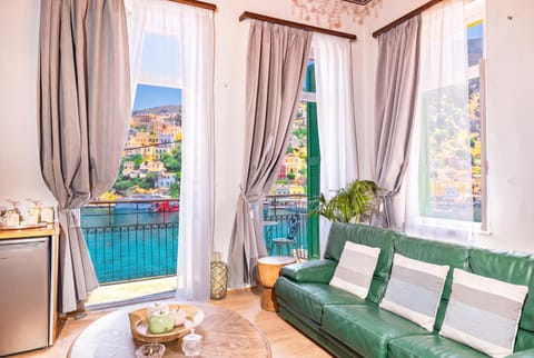 View (from property/room), Balcony/Terrace, Living room, Seating area