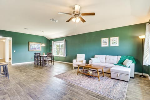 Shop, Dine and Unwind Pet-Friendly Home in Austin! House in Austin