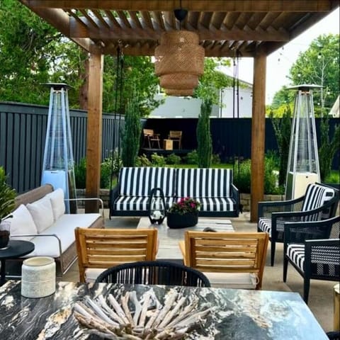 Patio, Balcony/Terrace, Seating area, Evening entertainment, Garden view