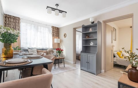 Seating area, Dining area, wardrobe