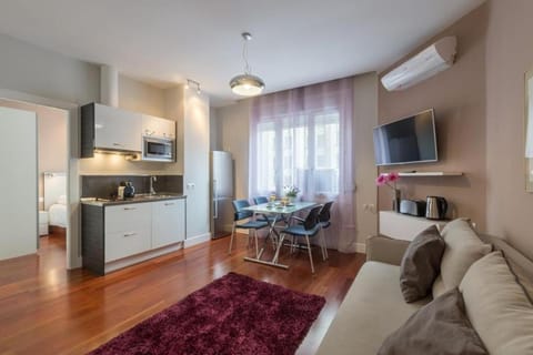 Kitchen or kitchenette, Living room