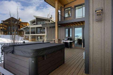 Lone Eagle 855 House in Granby