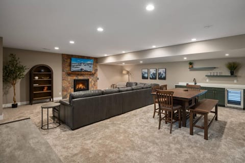 Lone Eagle 855 House in Granby