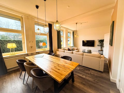 TV and multimedia, Living room, Seating area, Dining area, Evening entertainment