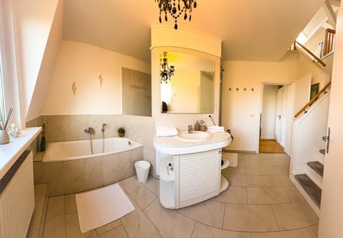 Toilet, Bathroom, Bath, towels