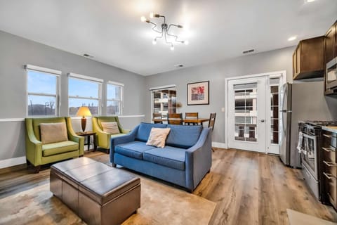 Cle Suites 2BR 1BA 5 min Walk to Cle Clinic Unit 4 Apartment in Cleveland Heights