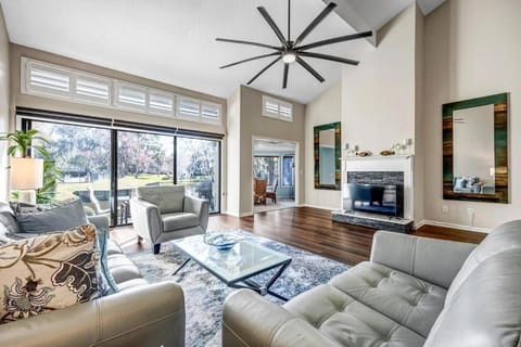 Sawgrass Serenity - Luxury retreat w pool & patio House in Palm Valley