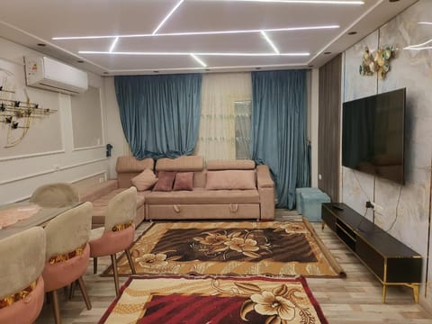 Communal lounge/ TV room, Living room, Evening entertainment
