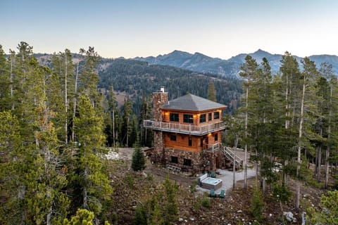 Big Sky Fire Towers - Two Home Compound - Sleeps 16! Apartment in Big Sky