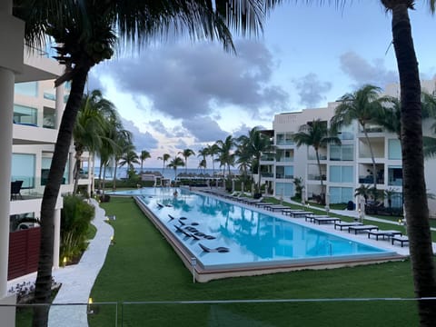 Property building, Day, Pool view, Swimming pool, sunbed