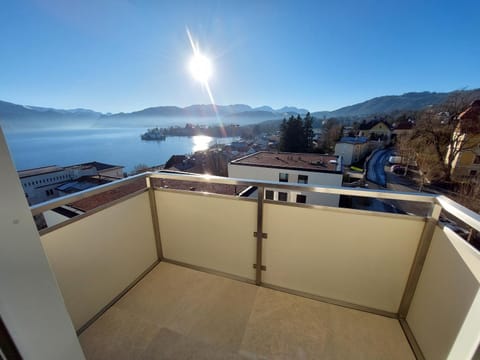 Natural landscape, View (from property/room), Balcony/Terrace, Lake view, Mountain view