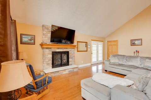 Game Room and On-Site Pond Laurelville Retreat! House in Ohio