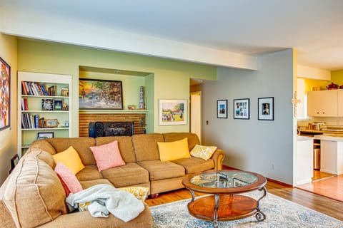 SeaTac Home with Patio and Grill - 3 Mi to Airport! House in SeaTac