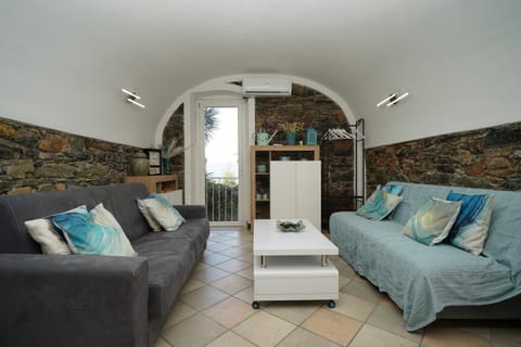 Waves & Trails - mytouristhome Apartment in Lerici