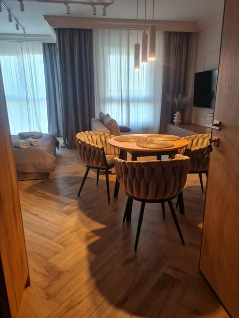 TV and multimedia, Living room, Photo of the whole room, Dining area