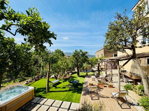 Property building, Day, Garden, Garden view, sunbed