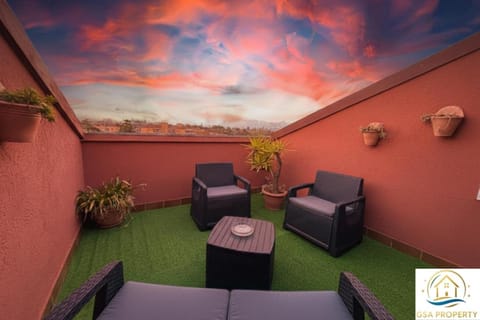 Patio, Day, Living room, Seating area