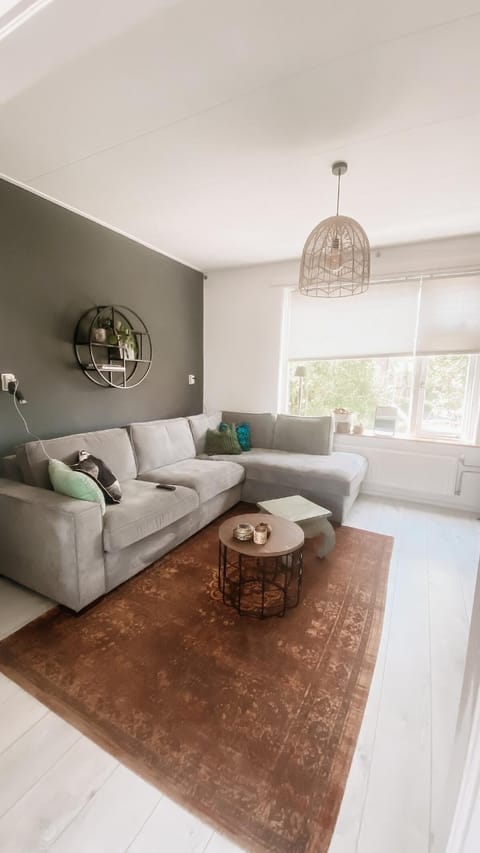 Living room, Photo of the whole room, Seating area