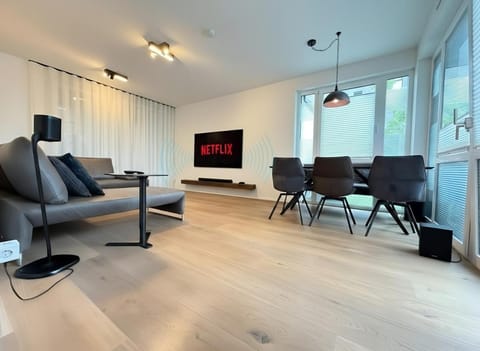 Communal lounge/ TV room, Living room, Evening entertainment
