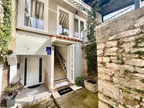 Property building, Day