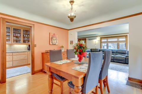 Charming Tudor-Style Apt Near Green Lake! Apartment in Green Lake