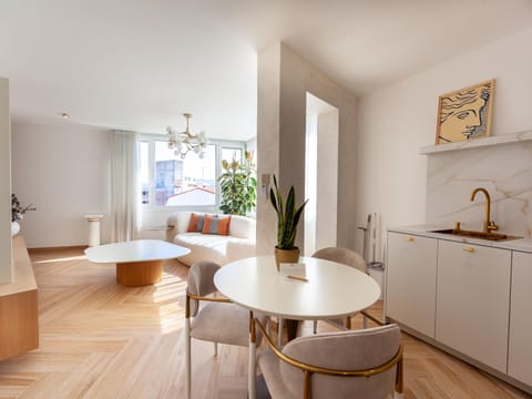 Kitchen or kitchenette, Living room, Seating area